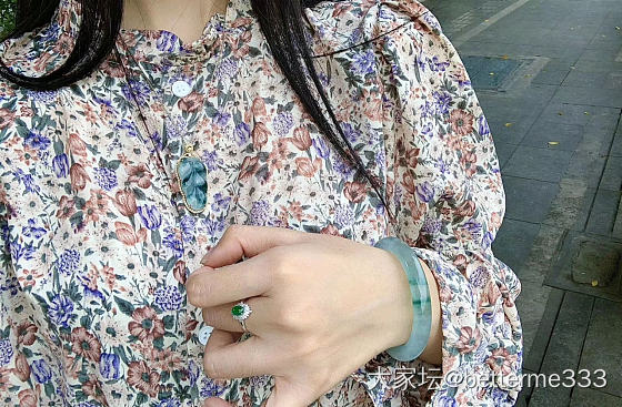 53-9的圆条飘花，大家能看到几个万？_手镯翡翠