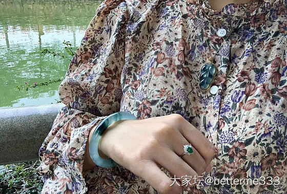 53-9的圆条飘花，大家能看到几个万？_手镯翡翠