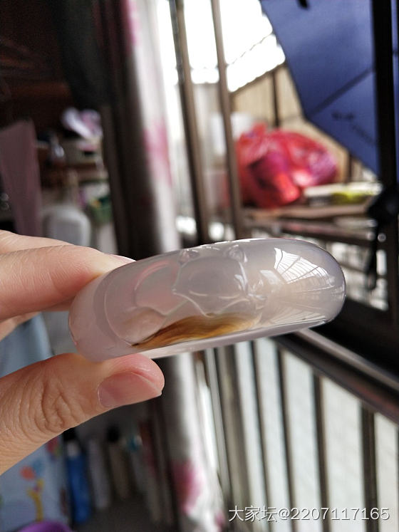 俏色巧雕萌狐狸_手镯雕刻玉髓玛瑙