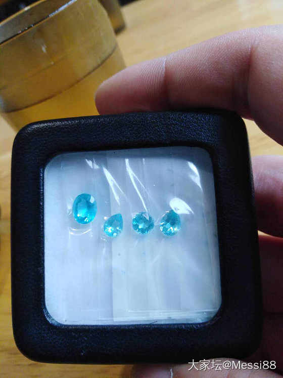 巴西Paraiba_彩色宝石