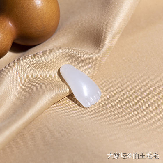 富足~知足常乐 和田玉籽料2.5克_和田玉