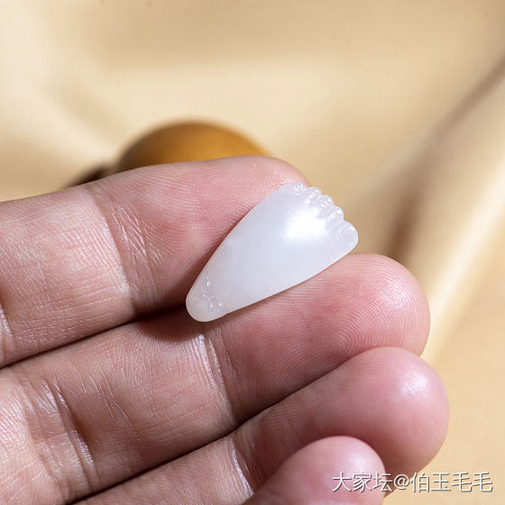 富足~知足常乐 和田玉籽料2.5克_和田玉