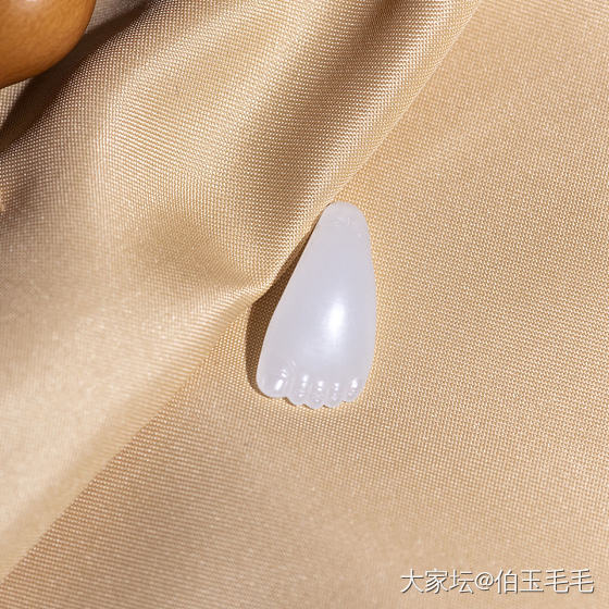 富足~知足常乐 和田玉籽料2.5克_和田玉