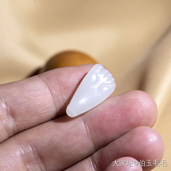 富足~知足常乐 和田玉籽料2.5克_和田玉