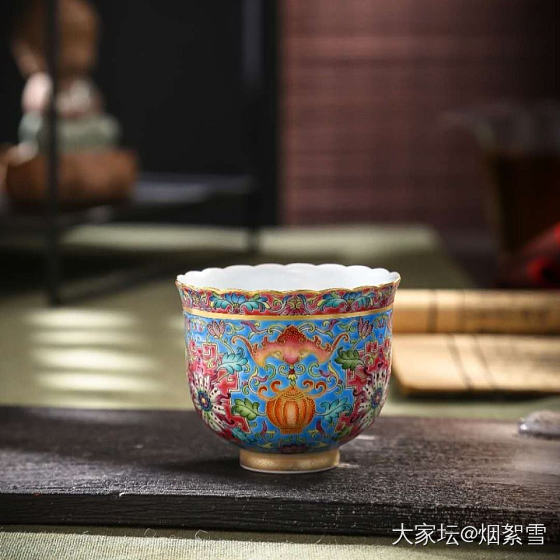 宝相缠枝红蝠灯笼拼色描金花口杯_文玩瓷器收藏