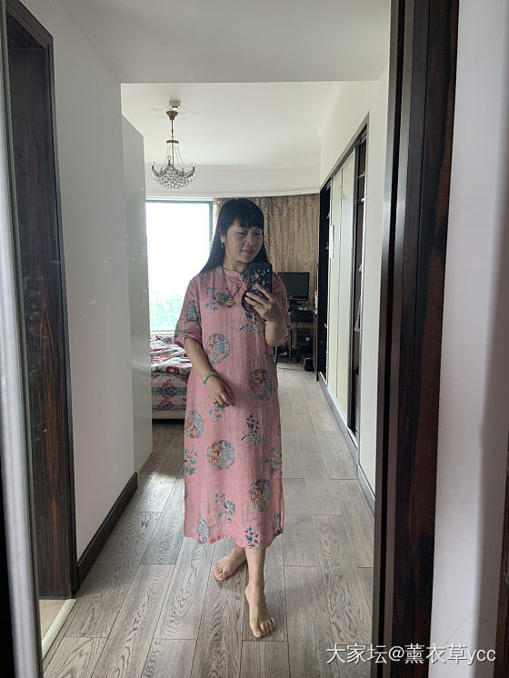 秀秀今天穿的戴的，周围就我一个全戴齐了_翡翠金