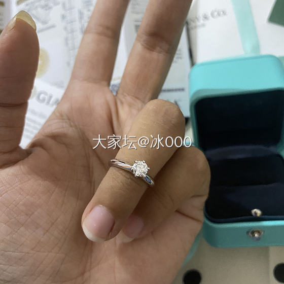 求认证蒂芙尼六爪钻戒40分到底是蒂芙尼还是普通定制钻戒～让朋友国外带的_钻石
