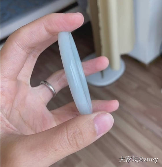 请姐妹们帮我看看这只小翡翠镯多少价可以入_手镯翡翠