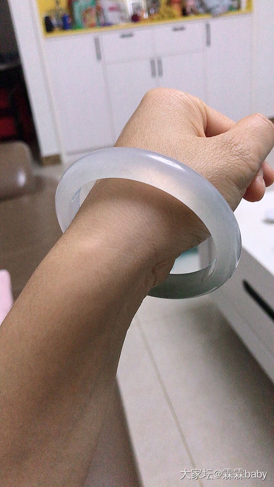 新手入坑买个镯子送长辈，大家帮看看谢谢🙏_翡翠