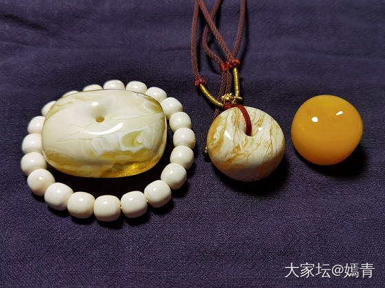 平平无奇的一条小白蜡_珠串琥珀蜜蜡
