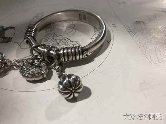 建工家的锁片和定做镯子在同一天到了_银