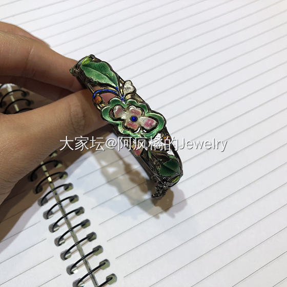 今天家里翻出来说是上面传下来的银镯子_银手镯