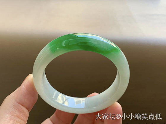 帮忙看看这俩个镯子_翡翠