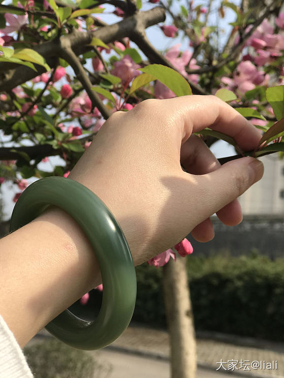 秀一下新收的镯子_和田玉花手镯