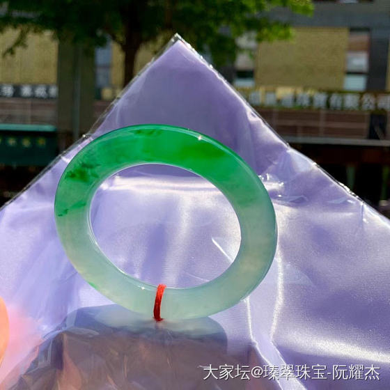 冰种阳绿_翡翠