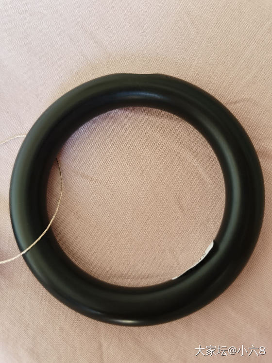 大家帮忙看看墨玉镯子值得入吗？_和田玉