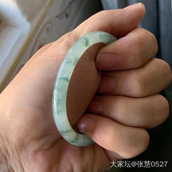 请问这个玉镯5800可以买吗_翡翠