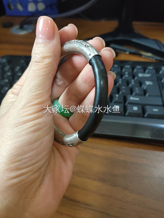 刚换岗位，无聊就淘东西。老藤镯 暗八仙，53圈口，双款，银管和藤子都很饱满，_银