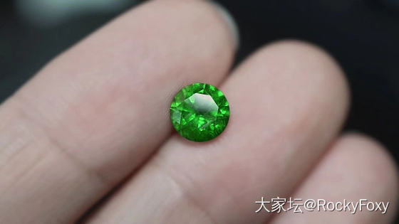 俄罗斯翠榴石 Russian demantoid garnet_彩色宝石