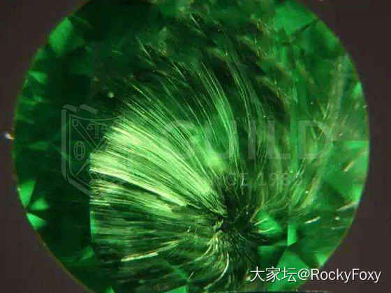 俄罗斯翠榴石 Russian demantoid garnet_彩色宝石