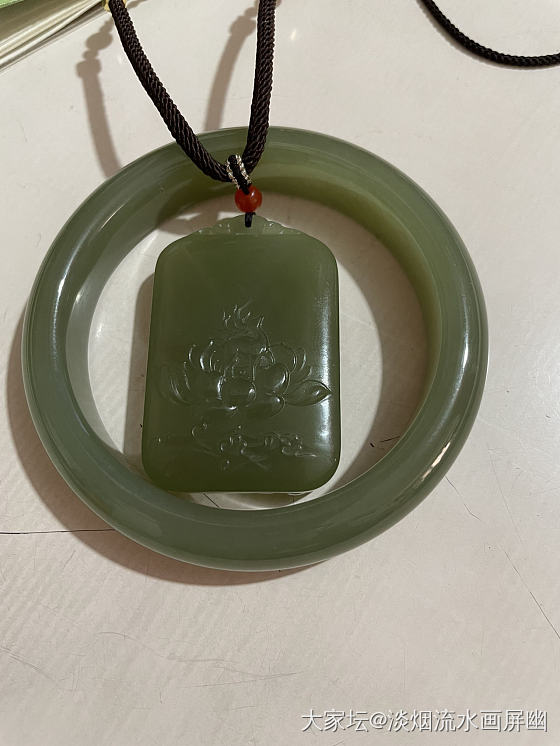 还差两个耳坠就能凑两套了_和田玉