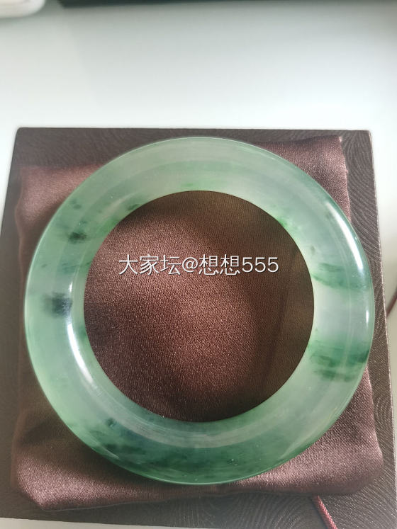 求指导这只镯是a货吗_翡翠