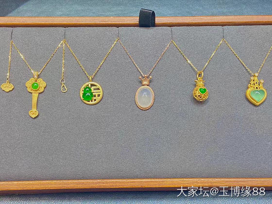 最全的热门翡翠款式集合图💚
你想要的设计款国产风翡翠都在这里啦~轻松get小H书..._翡翠