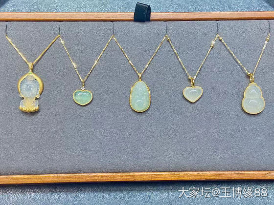 最全的热门翡翠款式集合图💚
你想要的设计款国产风翡翠都在这里啦~轻松get小H书..._翡翠