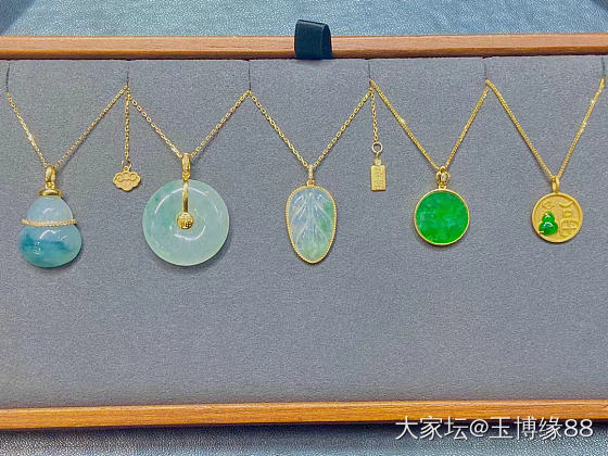 最全的热门翡翠款式集合图💚
你想要的设计款国产风翡翠都在这里啦~轻松get小H书..._翡翠