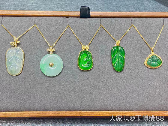 最全的热门翡翠款式集合图💚
你想要的设计款国产风翡翠都在这里啦~轻松get小H书..._翡翠