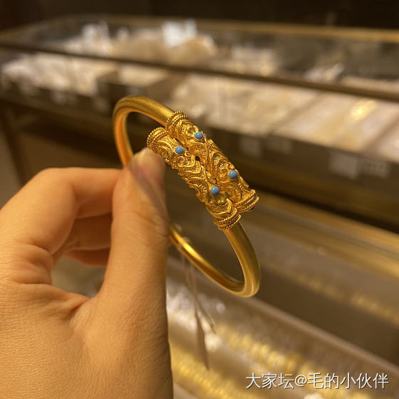 空心镯子好戴吗？_金
