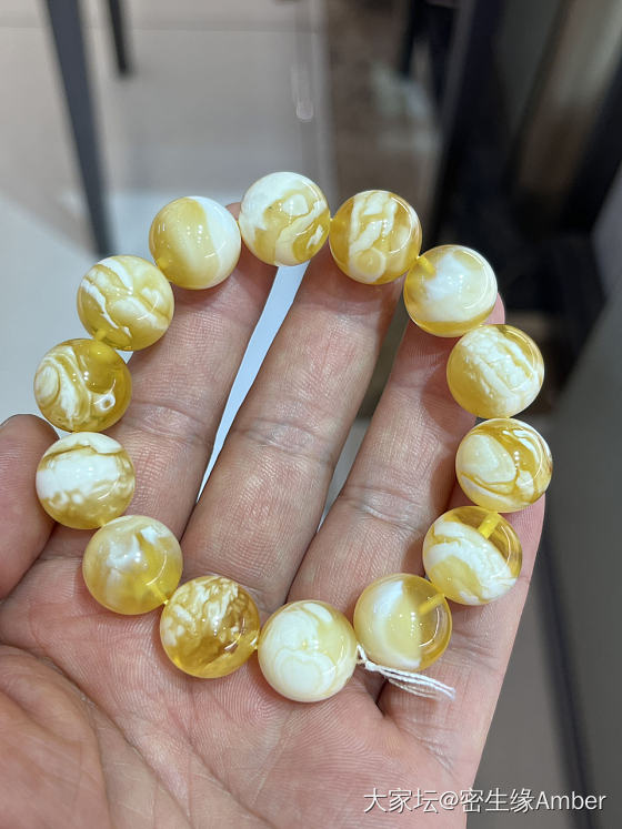 男女都可以佩戴的尺寸 金瓷白手串_琥珀蜜蜡