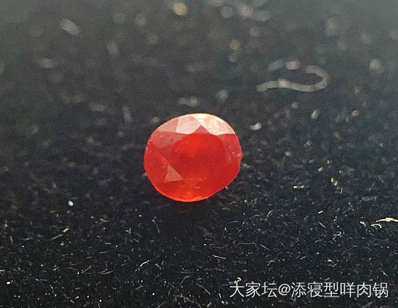 漂亮的红色美丽废物_彩色宝石