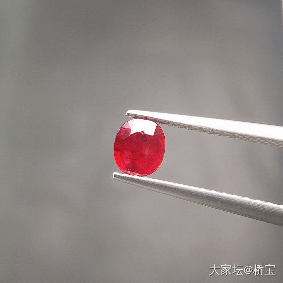 1.03克拉无烧鸽血红宝石
附AIGS证书
晶体透亮 
切割火彩完美
比例周正_名贵宝石