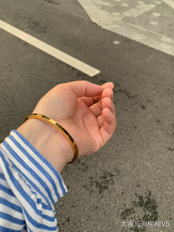 校长家的第一个镯子
观望潜水多年，按耐不住入手了第一个_福利社手镯金