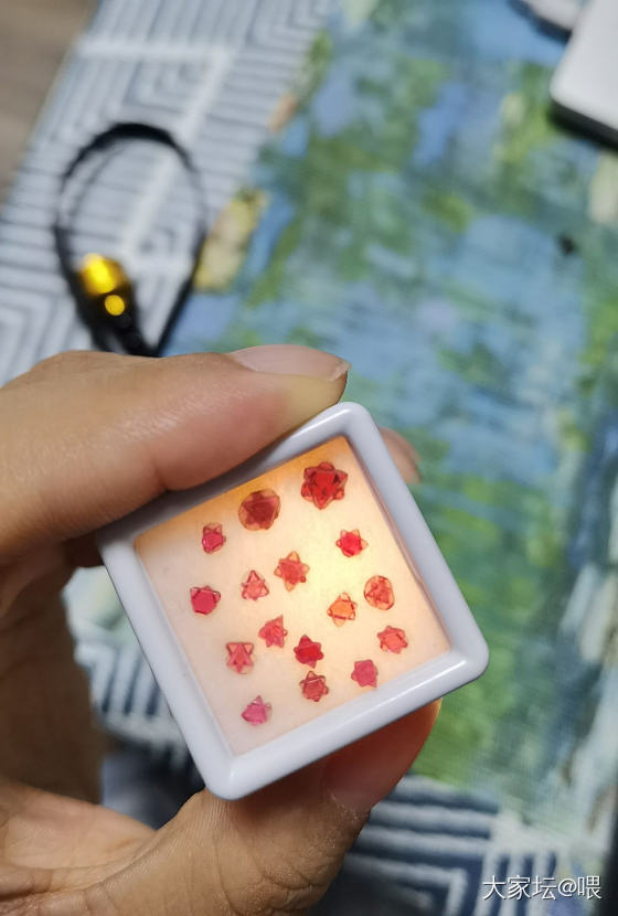 大卫之星尖晶石和达碧玆红宝石_红宝石尖晶石