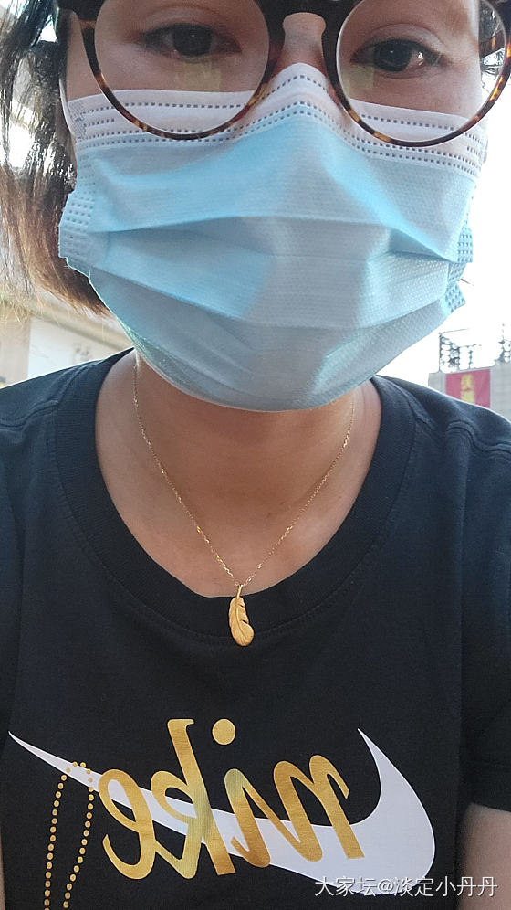 姐妹们，5克的羽毛吊坠大吗_金