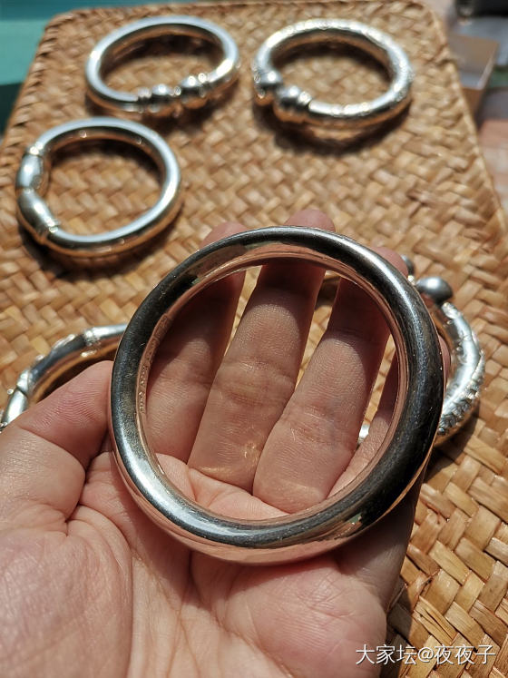 手里的6只老世兴🤣_手镯匠人银