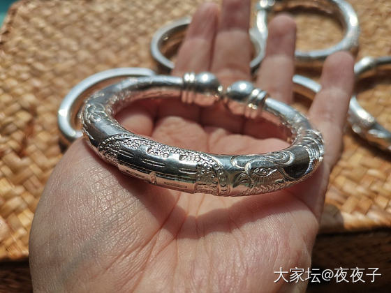 手里的6只老世兴🤣_手镯匠人银