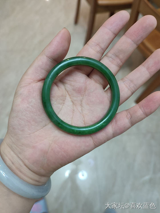 今天大丰收，又收到一个碧玉手镯_和田玉
