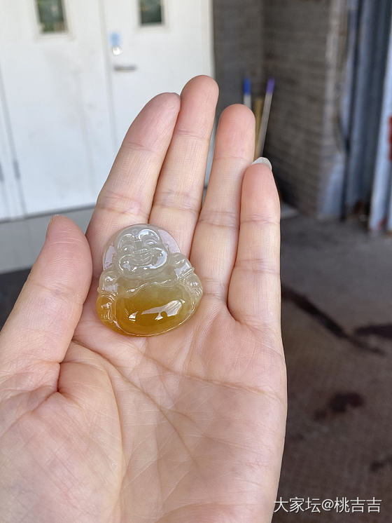 实体店中千入的冰黄翡佛公，吃药了没？_翡翠
