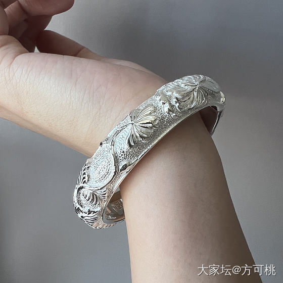 百年老宝成·缠枝牡丹·翡翠款_手镯匠人银