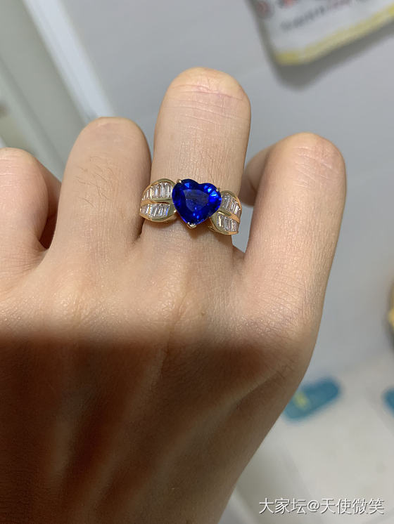 蓝宝石婚戒镶嵌配什么颜色的金好看_镶嵌蓝宝石名贵宝石