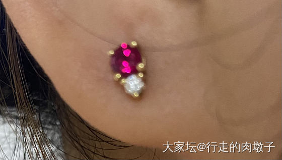 培育红宝石耳钉还是做小了_镶嵌彩色宝石