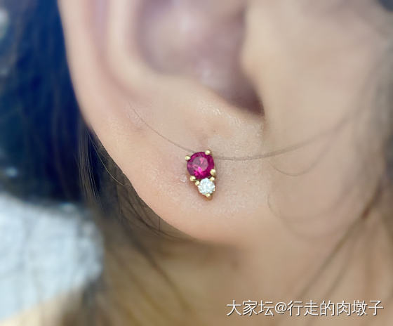 培育红宝石耳钉还是做小了_镶嵌彩色宝石