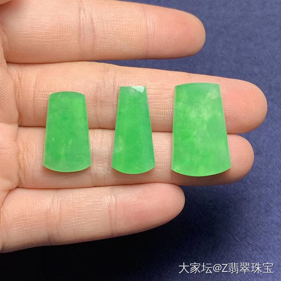 一手新货，阳绿无事牌_翡翠