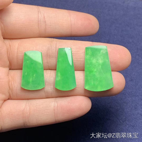 一手新货，阳绿无事牌_翡翠