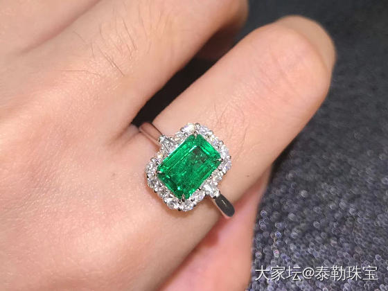 【泰勒彩宝】1.36ct祖母绿经典小戒指_祖母绿