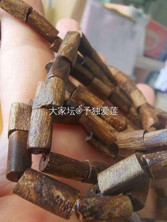 达那干沉香，请教一下是不是压制的？华为手机拍摄_沉香