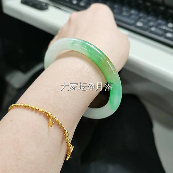 冰种黄夹绿翡翠圆条镯儿_手链手镯翡翠